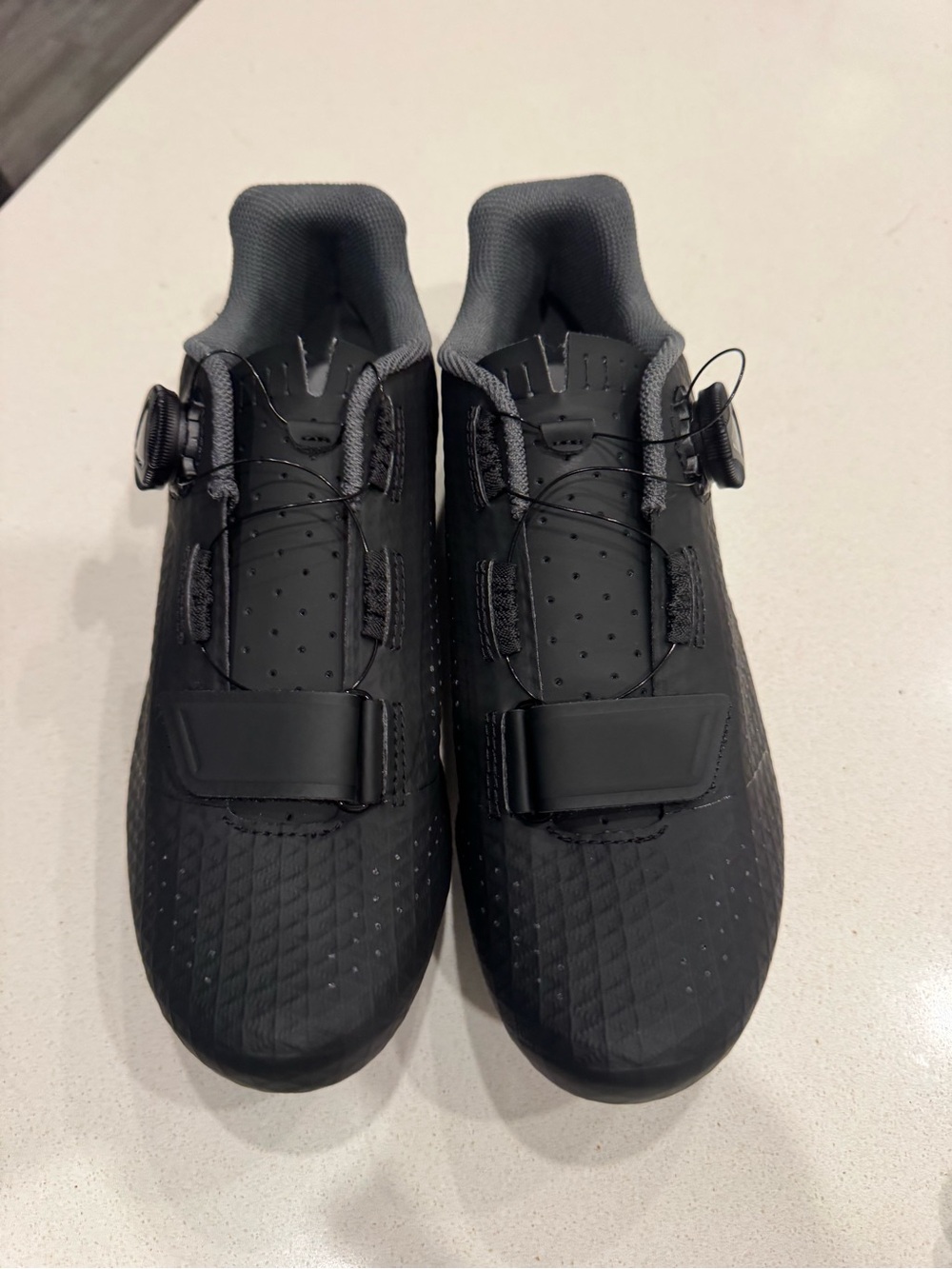 Giro Black Cycling Shoes with BOA Dial - Picture 2 of 4